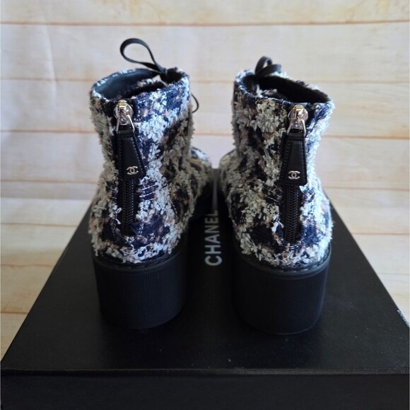 Chanel Tweed Calfskin Pearl Combat Short Ankle Boots Chunky Heel Size 42 - Picture 5 of 16